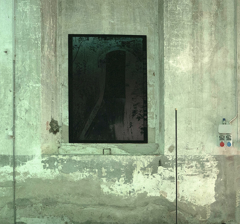 Foto Ambientale stanza rimessaggio installazione fotografica