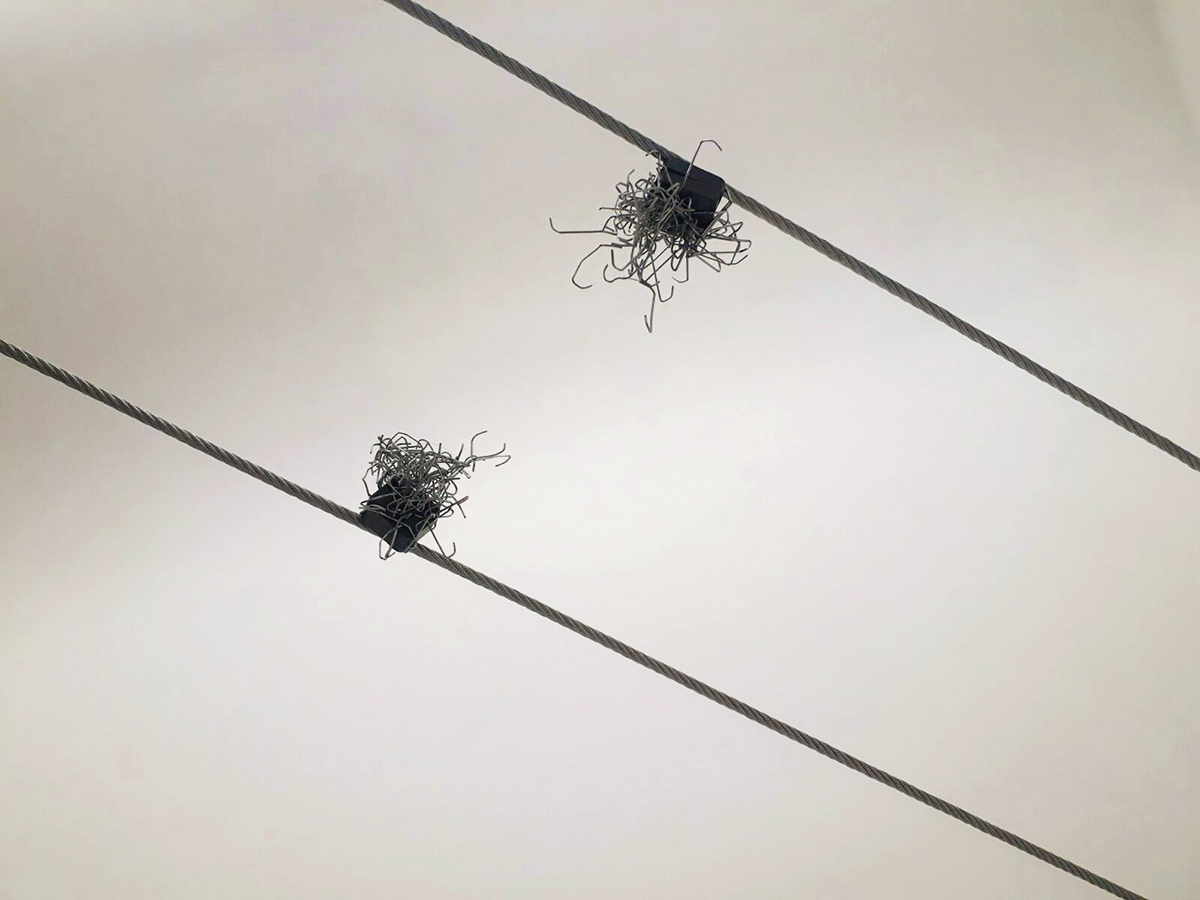 INFRA  Magneti su cavi in ferro e graffette di recupero 
