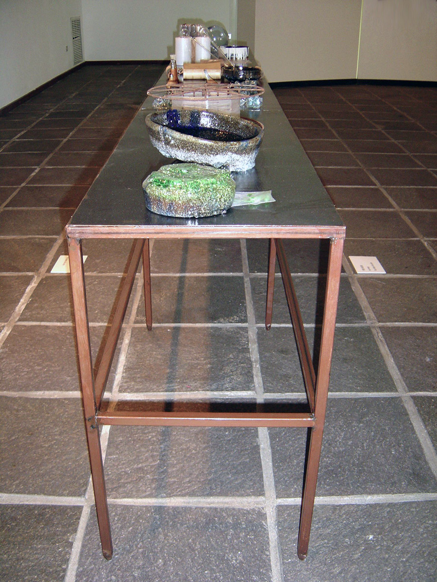 Autoritratto 2002-2003, 2004 Materiali:Tavolo di ferro ossidato e oggetti vari, Misure: 73 x 43 x 300 cm